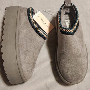 NWT Gray Slip-On Shoes with Blue and Gold Trim